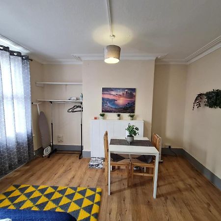 Lovely Private Room Near Central Londyn Zewnętrze zdjęcie