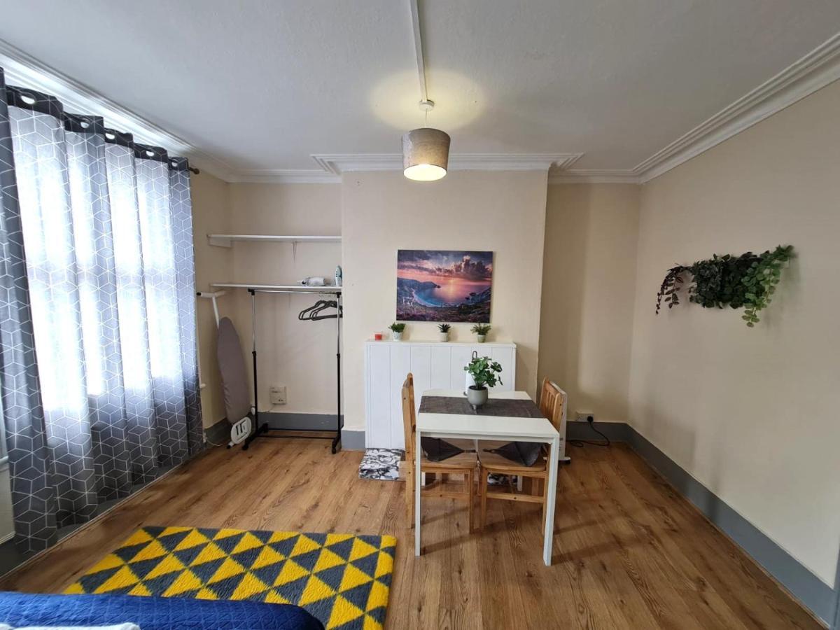 Lovely Private Room Near Central Londyn Zewnętrze zdjęcie